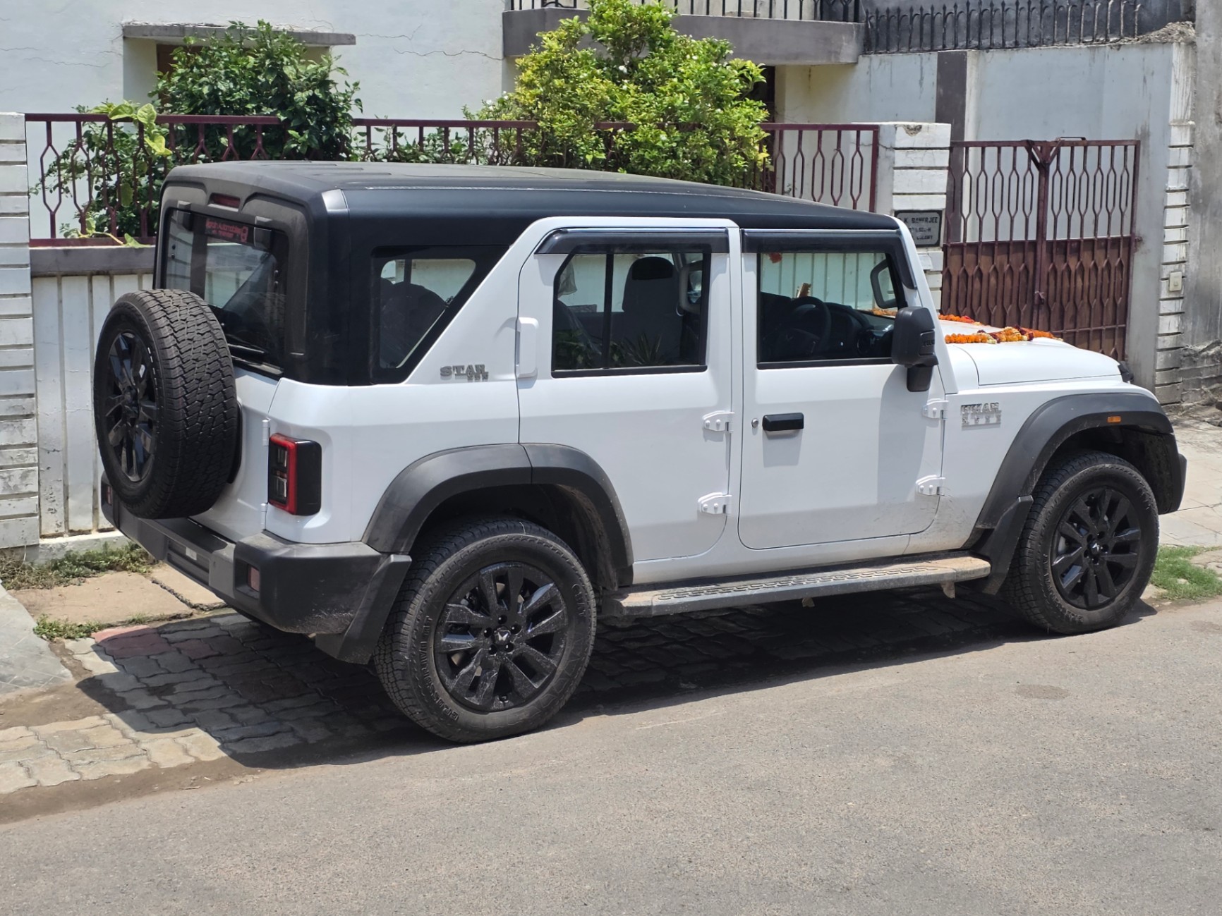 Mahindra Thar ROXX